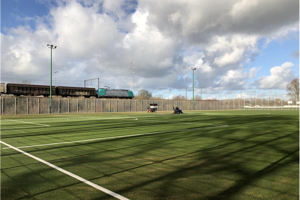 Aanleg kunstgras voetbalveld - Sportinfrabouw NV